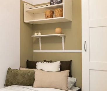 Carrer de Calàbria, Barcelona, Catalonia 08015 - Photo 4