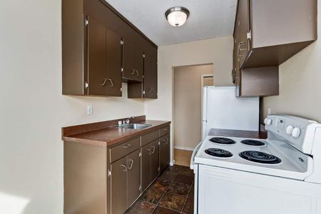 Renovated Suite - 2 Bedroom - Photo 5