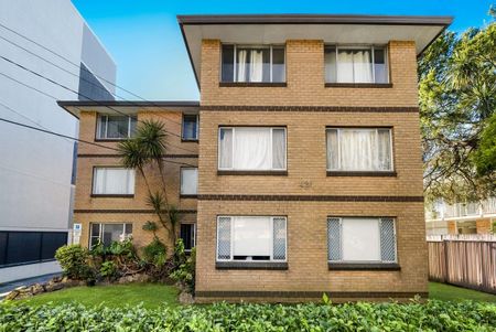 Effortless Modern Living with a North-East Aspect in the Centre of Ashfield - Photo 5