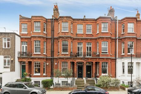 Elegant three bedroom maisonette arranged over two floors for let in the heart of Chelsea SW3. - Photo 5