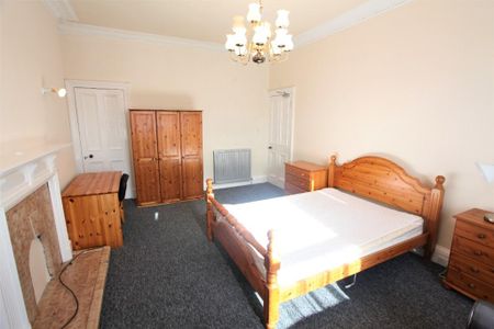 4 bedroom flat to rent - Photo 5