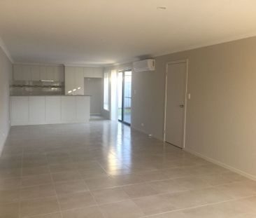 Modern Home with Shed &excl; - Photo 1