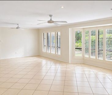 Comfortable Family Living Close to the Noosa River - Photo 1