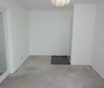 2 bedroom ground floor flat to rent - Photo 4