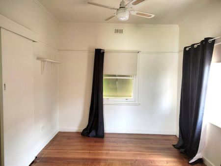 Small town living - Photo 2