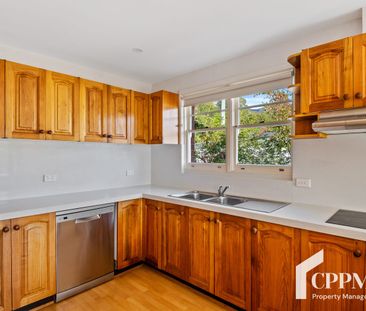 Charming South Hobart Home - Photo 4