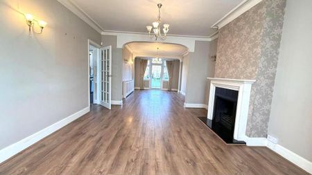 3 bedroom parking to rent - Photo 2