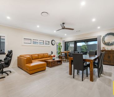 Sophisticated Family Luxury & High-End Finishes & Seamless Indoor-O... - Photo 4