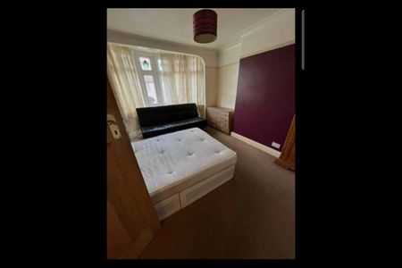 Room in a Shared House, Edgefield Avenue, IG11 - Photo 4