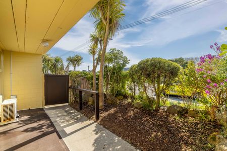 Downstairs 2 bedroom Unit Close To The Beach! - Photo 4
