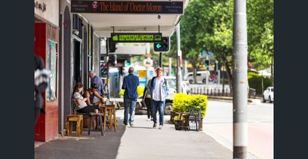 Fully Furnished Loft Style One Bedroom Apartment - Photo 4