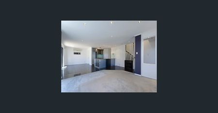 ELEGANCE, STYLE AND LOTS OF CLASS, WITH LOW MAINTENANCE YARD - Photo 5