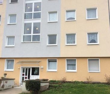 geräumige 2-Zi-Wohnung mit Balkon in modernisiertem Mehrfamilienhaus - Foto 1