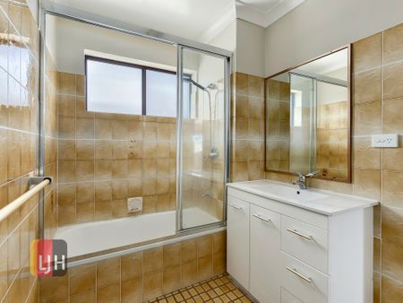 ONE OF THE BIGGEST TWO BEDROOM UNITS IN PRIME LOCATION! - Photo 2