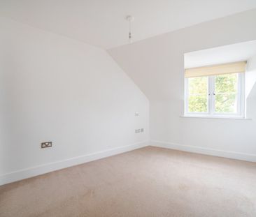 Flat to rent - Oakwood Avenue, Beckenham, BR3 - Photo 1