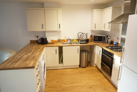 1 bedroom in a house share to rent - Photo 5