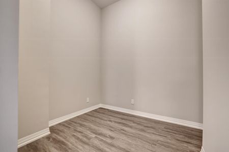 For Lease - 3265 Carding Mill Trail Unit# 101, Oakville, Ontario - Photo 5