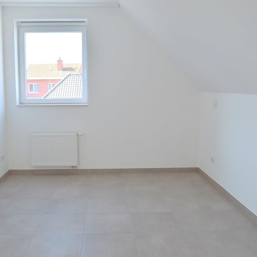 Nieuwbouwwoning te huur in Gullegem op een rustige en kindvriendelijke locatie - Photo 1