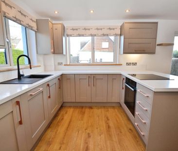 3 bedroom detached house to rent - Photo 5