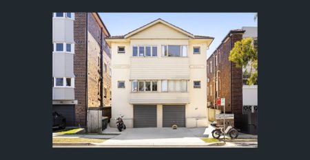 Art Deco Charm with Modern Touches, Stroll from Bondi Beach - Photo 4