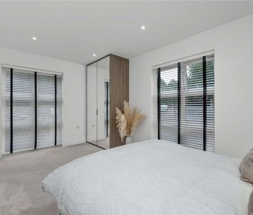 Modern one bedroom apartment, 0.3 miles from Esher Train Station, p... - Photo 5