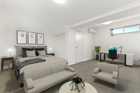 A STUNNING AND SPACIOUS MODERN SPLIT LEVEL APARTMENT - Photo 5