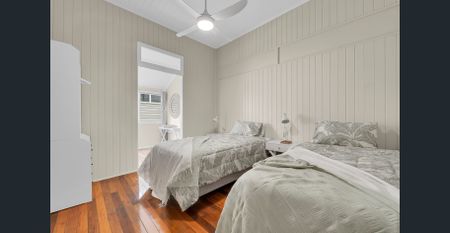 Spacious Family Living in a Prime Wynnum Location - FULLY FURNISHED - Photo 4