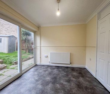 3 bedroom terraced house to rent - Photo 2