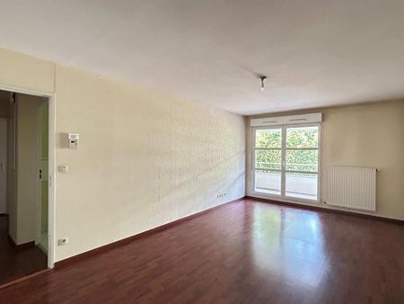 BEL F2 DE 54 M2 AVEC UN BALCON DANS UN QUARTIER DYNAMIQUE - Photo 3