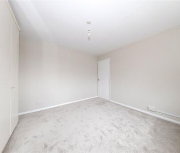 2 bedroom maisonette to rent - Photo 4