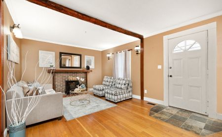 For Lease - 22 Parker Street, Belleville, Ontario - Photo 2