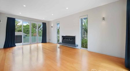 Spacious Family Home in Sought-After Glendowie - Photo 2