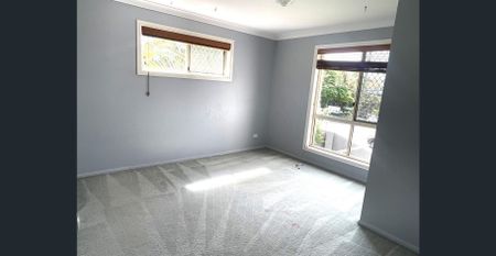 GREAT FAMILY HOME ! NEW CARPETS - Photo 4