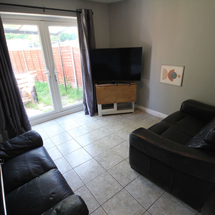 Rockingham Close, Uxbridge, UB8 - Photo 1