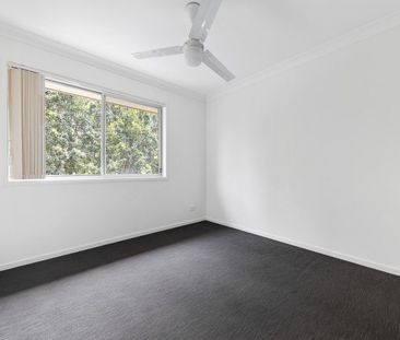 3-Bedroom Townhouse with Ensuite, Double Garage & Complex Pool - Photo 6