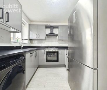 4 bedroom semi-detached house to rent - Photo 2