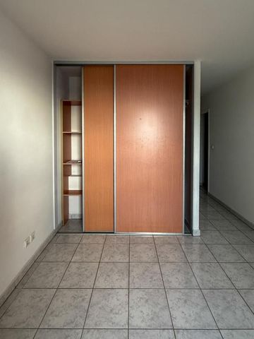 Location Appartement 5 pièces 120m² ST DENIS 97400 - Photo 4