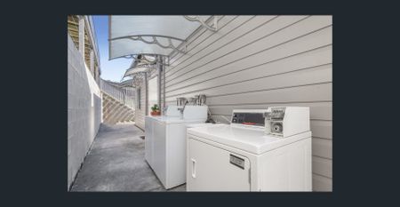 FURNISHED DUTTON PARK STUDIO - Photo 3