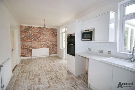 3 bedroom semi-detached house to rent - Photo 5