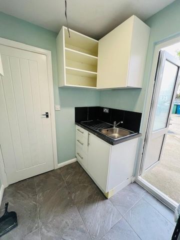 Studio to rent - Photo 5