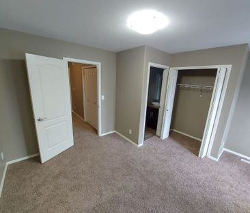 Gorgeous 2 bedroom 2.5 Bath Townhouse in Clearview Ridge - Photo 1