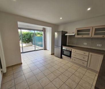 Location Appartement 1 pièce 28m² SIX FOURS LES PLAGES 83140 - Photo 3