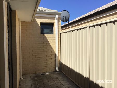 184 Pebble Beach Boulevard, Meadow Springs WA 6210 - House For Rent | Domain - Photo 3