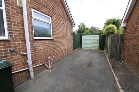 2 bed semi-detached bungalow to rent in Birks Avenue, Sheffield, S36 - Photo 3