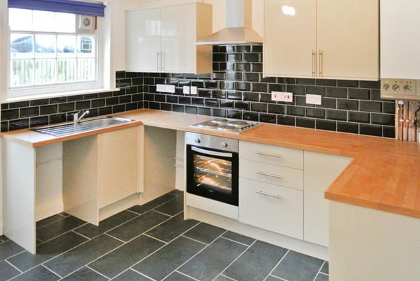 1 bedroom end of terrace house to rent - Photo 1