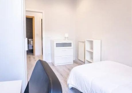 Calle de Guzmán el Bueno, Madrid, Community of Madrid 28015