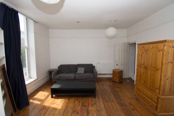 Caledonian Road, Islington, London, N7 - Photo 1