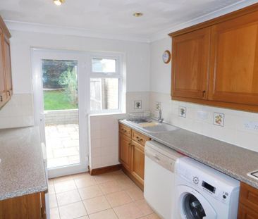 3 bedroom semi-detached house to rent - Photo 6