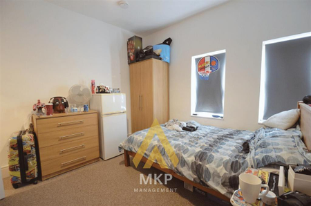 4 bedroom terraced house to rent - Photo 5