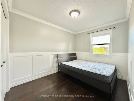 Property For Lease | X9269741 - Photo 5